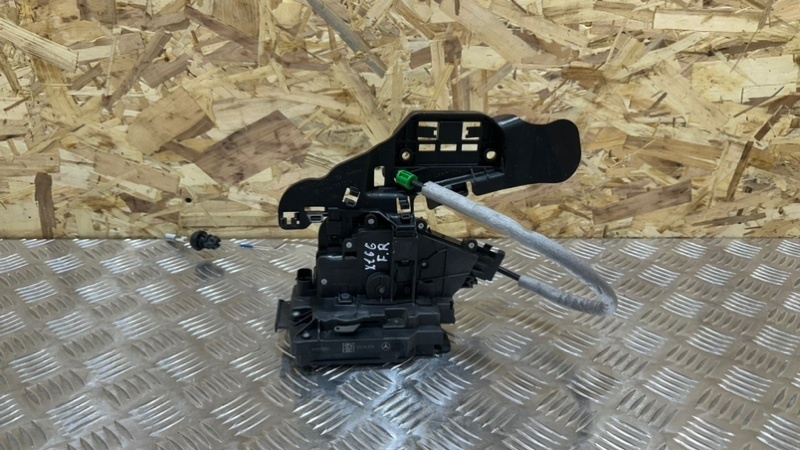 Замок двери передний правый Mercedes-Benz GLS - Class 2018 X166 OM642 A0997209201 контрактная