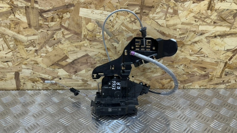 Замок двери задний правый Mercedes-Benz GLS - Class 2018 X166 OM642 A0997309900 контрактная