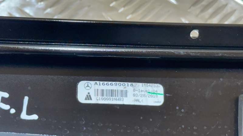 Молдинг на дверь передний левый GLS - Class 2018 X166 OM642