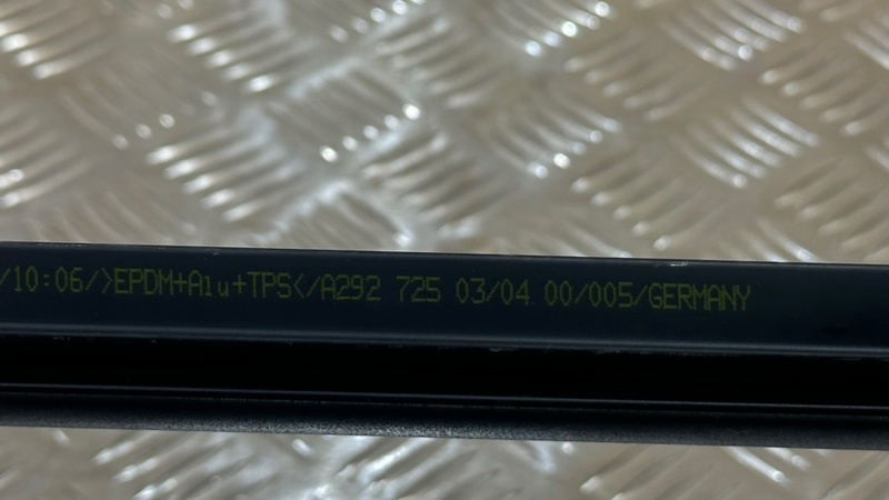 Молдинг на дверь передний правый Mercedes-Benz GLS - Class X166 OM642 Молдинг на дверь передний правый Mercedes-Benz GLS - Class X166 OM642