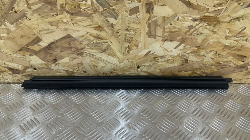 Молдинг на дверь задний правый Mercedes-Benz GLS - Class 2018 X166 OM642 A1667352400 контрактная