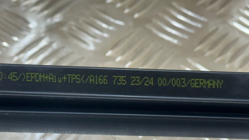 Молдинг на дверь задний правый Mercedes-Benz GLS - Class X166 OM642