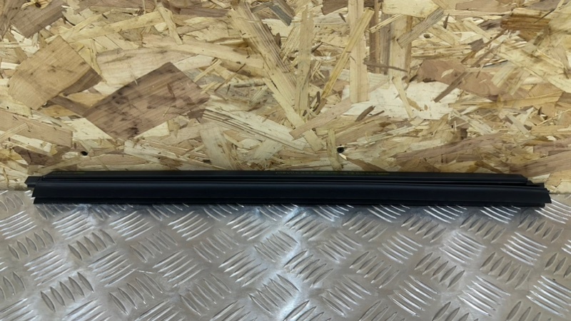 Запчасть молдинг на дверь задний левый Mercedes-Benz GLS - Class 2018 X166 OM642 A1667352300 контрактная Молдинг на дверь задний левый Mercedes-Benz GLS - Class 2018 X166 OM642 A1667352300 контрактная