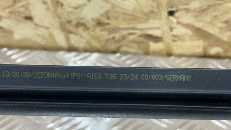 Молдинг на дверь задний левый Mercedes-Benz GLS - Class X166 OM642 Молдинг на дверь задний левый Mercedes-Benz GLS - Class X166 OM642