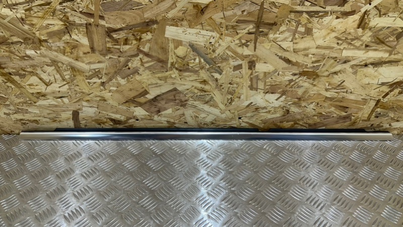 Запчасть молдинг на дверь задний левый Mercedes-Benz GLS - Class 2018 X166 OM642 A1667351365 контрактная Молдинг на дверь задний левый Mercedes-Benz GLS - Class 2018 X166 OM642 A1667351365 контрактная