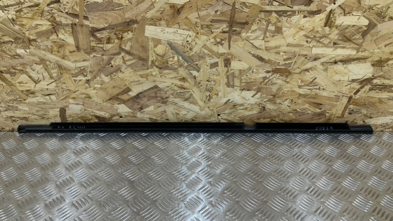 Молдинг на дверь задний правый GLS - Class 2018 X166 OM642