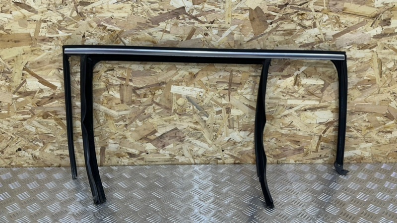 Уплотнительная резинка двери задняя левая Mercedes-Benz GLS - Class 2018 X166 OM642 A1667352700 контрактная