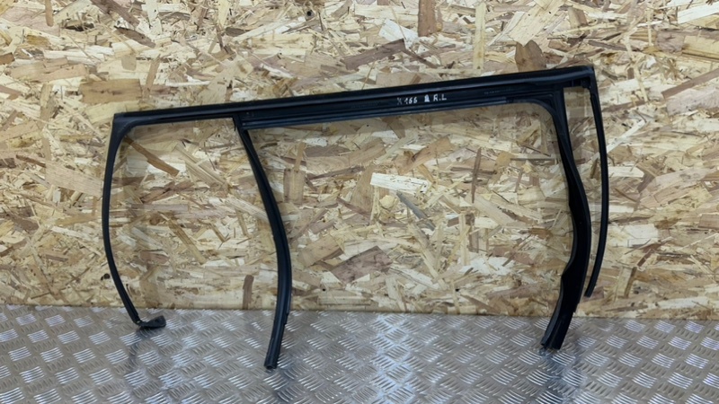 Уплотнительная резинка двери задняя левая GLS - Class 2018 X166 OM642