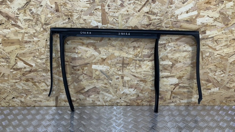 Уплотнительная резинка двери задняя правая GLS - Class 2018 X166 OM642