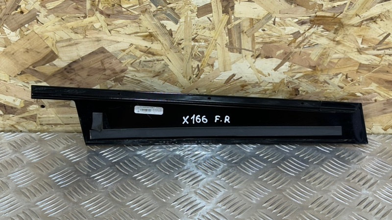 Молдинг на дверь передний правый GLS - Class 2018 X166 OM642