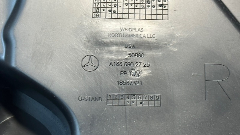 Обшивка салона правая Mercedes-Benz GLS - Class X166 OM642