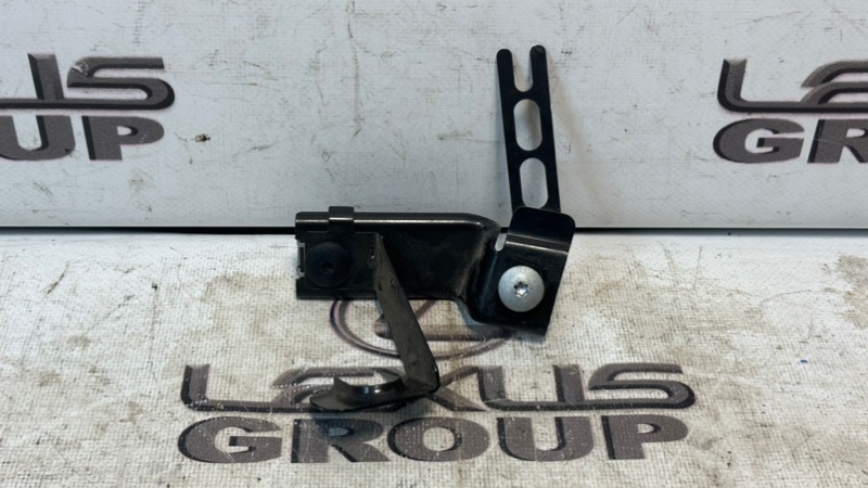 Запчасть кронштейн передний BMW X6 2017 F16 N57D30A 61617174997 контрактная Кронштейн передний BMW X6 2017 F16 N57D30A 61617174997 контрактная