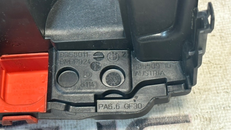 Крышка АКБ передняя BMW 5 - Series G30 B57D30