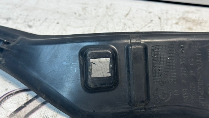 Уплотнитель крыла передний правый BMW 5 - Series G30 B57D30 Уплотнитель крыла передний правый BMW 5 - Series G30 B57D30