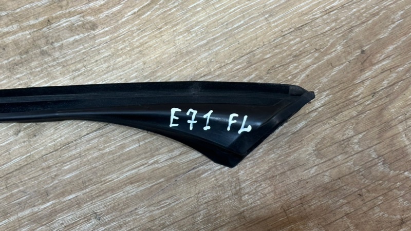 Уплотнительная резинка передняя левая X6 2012 E71 N57D30A