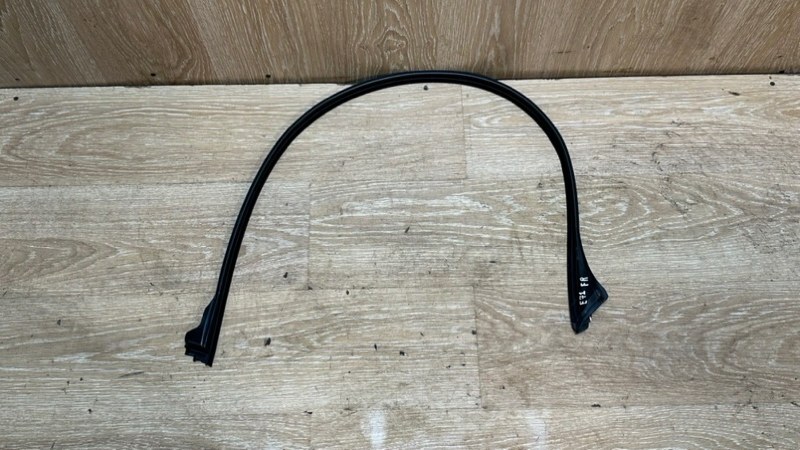 Уплотнительная резинка передняя правая BMW X6 2012 E71 N57D30A 51767310320 контрактная