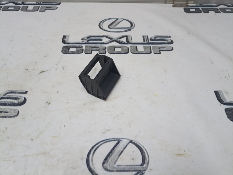 Запчасть кронштейн радиатора передний BMW X6 2012 E71 N57D30C 17117533537 контрактная Кронштейн радиатора передний BMW X6 2012 E71 N57D30C 17117533537 контрактная