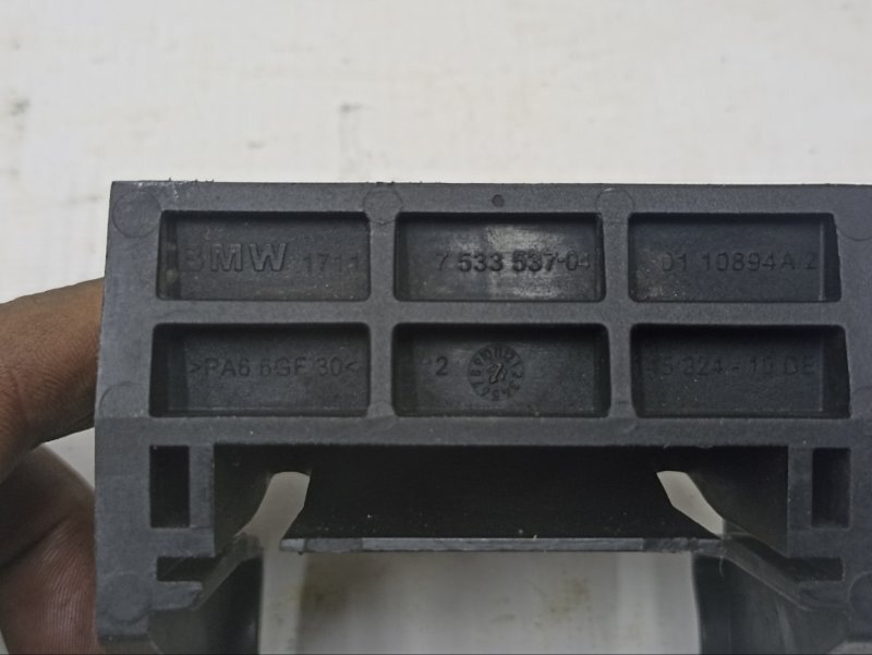 Кронштейн радиатора передний BMW X6 E71 N57D30C Кронштейн радиатора передний BMW X6 E71 N57D30C