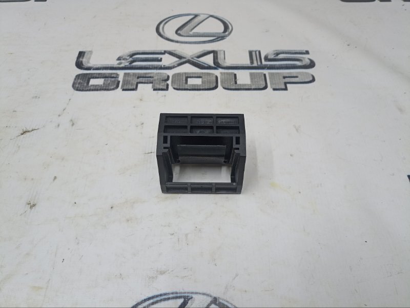 Кронштейн радиатора передний X6 2012 E71 N57D30C Кронштейн радиатора передний X6 2012 E71 N57D30C