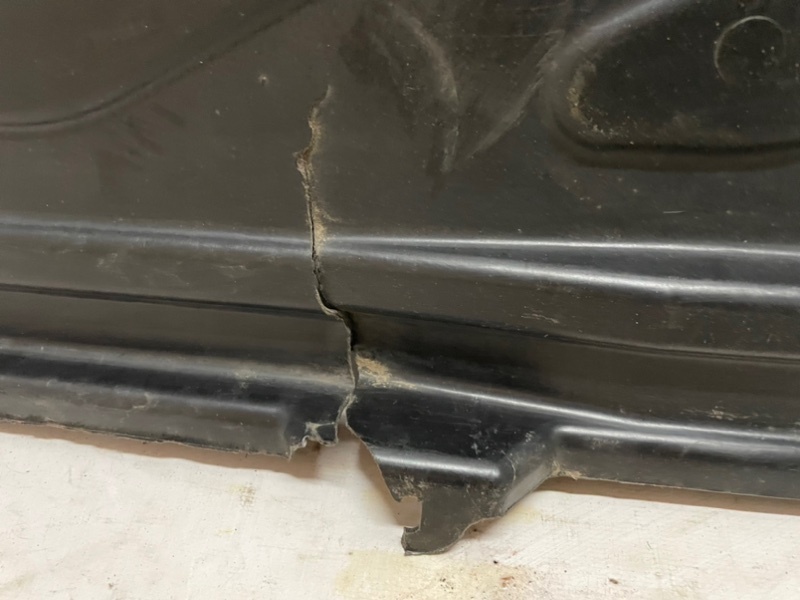 Защита днища правая Mercedes-Benz GLC C253 220D Защита днища правая Mercedes-Benz GLC C253 220D