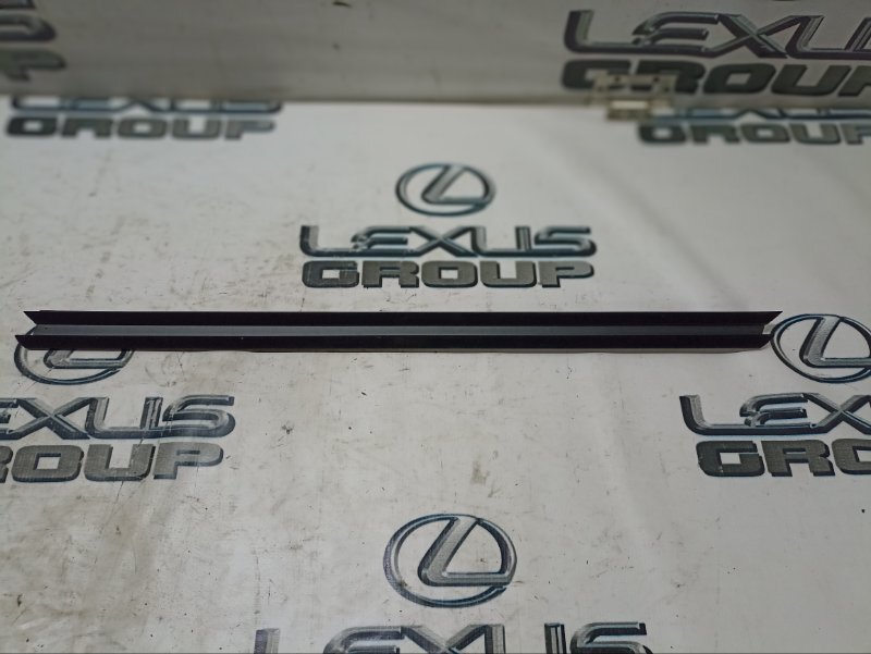 Уплотнитель стекла передний левый BMW X5 2018 F15 M50DX 51337289627 контрактная