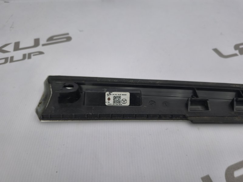 Молдинг стекла задний правый C238 2017