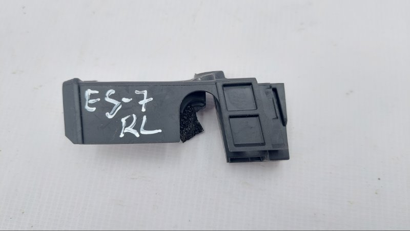 Уплотнитель двери задний левый Lexus ES200 2020 ASZ10 6ARFSE 6784833040 контрактная