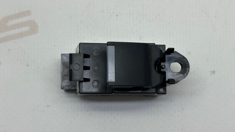 Кнопка стеклоподъемника Discovery 2019 L462 30DDTX Кнопка стеклоподъемника Discovery 2019 L462 30DDTX