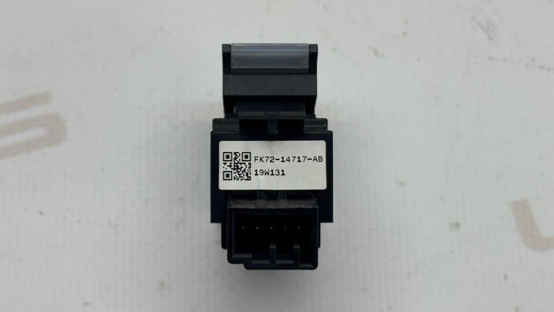 Кнопка стеклоподъемника Land Rover Discovery L462 30DDTX