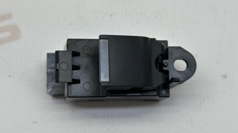 Кнопка стеклоподъемника Discovery 2019 L462 30DDTX