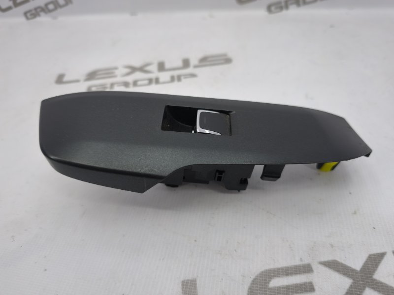 Кнопка стеклоподъемника задняя правая Lexus NX300 AGZ15 8ARFTS