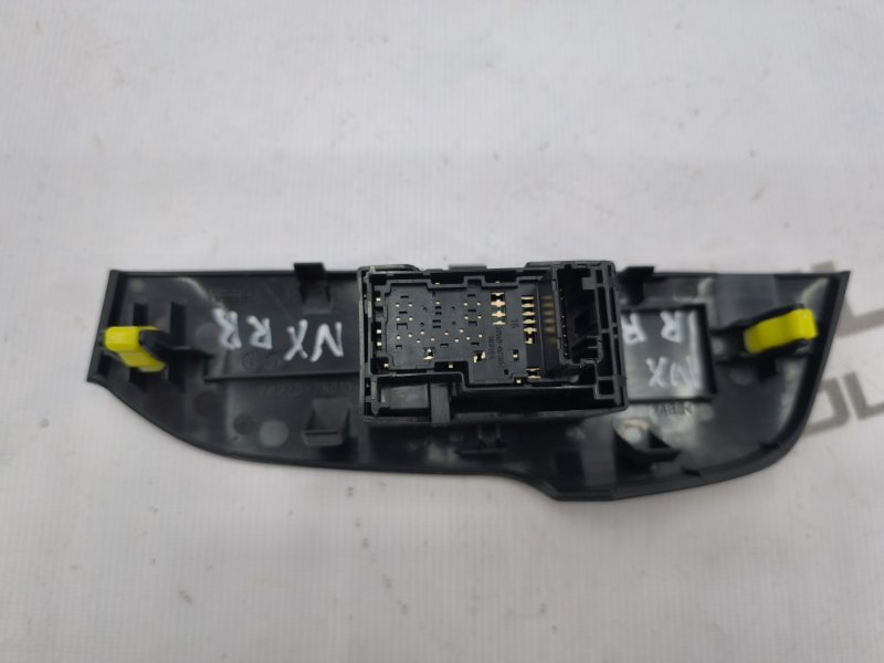 Кнопка стеклоподъемника задняя правая NX300 2018 AGZ15 8ARFTS