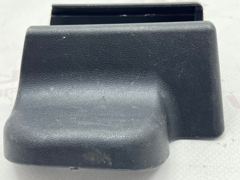 Накладка сиденья передняя левая Toyota Avensis AZT250 1AZFSE