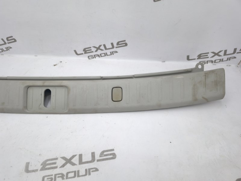Накладка замка багажника задняя Lexus RX300 MCU35 1MZFE