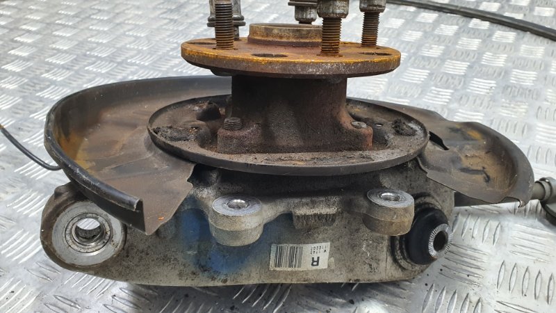 Кулак поворотный задний правый GS300 2009 GRS190 3GRFE Кулак поворотный задний правый GS300 2009 GRS190 3GRFE