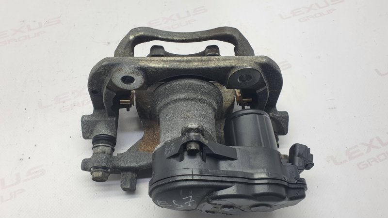 Суппорт задний правый Camry 2020 ASV70 2ARFE