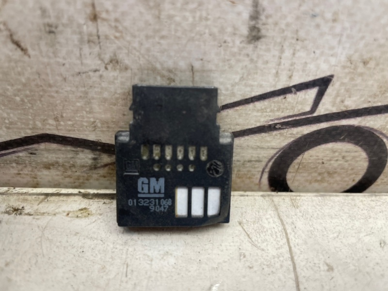 Запчасть датчик температуры воздуха в салоне Chevrolet Cruze 2009 J300 F16D4 013231068 Б/У Датчик температуры воздуха в салоне Chevrolet Cruze 2009 J300 F16D4 013231068 Б/У
