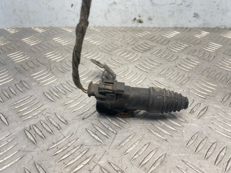 Запчасть концевик капота Opel Astra 2009 L69 Z16XER 90355463 Б/У Концевик капота Opel Astra 2009 L69 Z16XER 90355463 Б/У