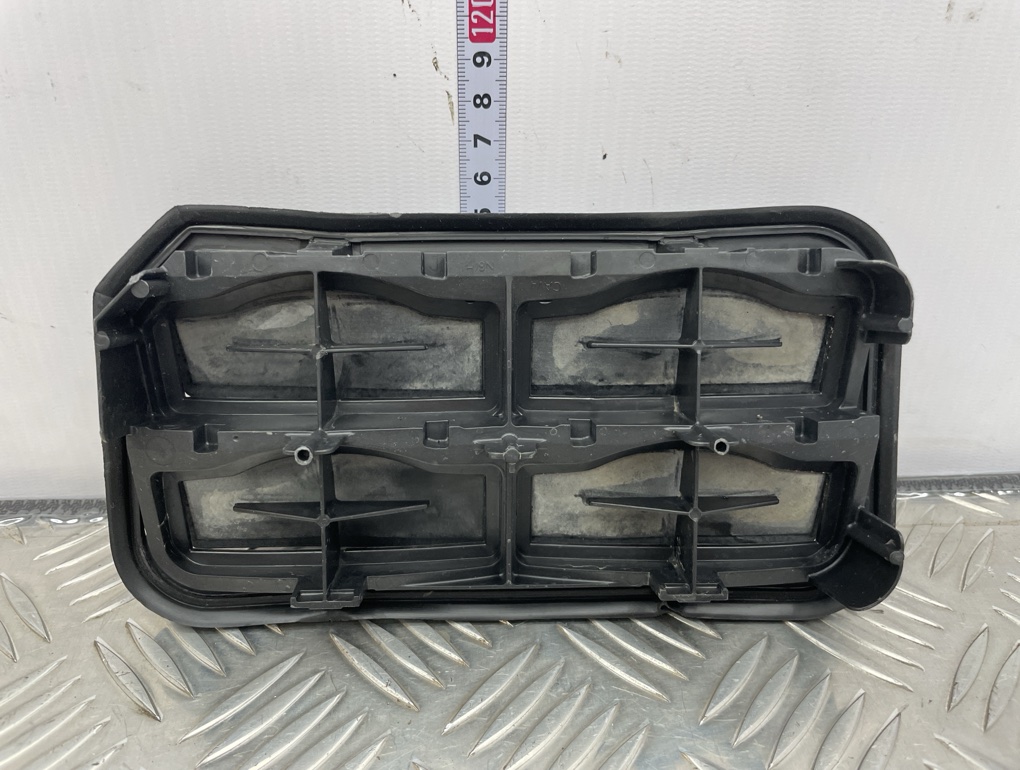Решетка вентиляционная правая Insignia 2012 G09 A16LET