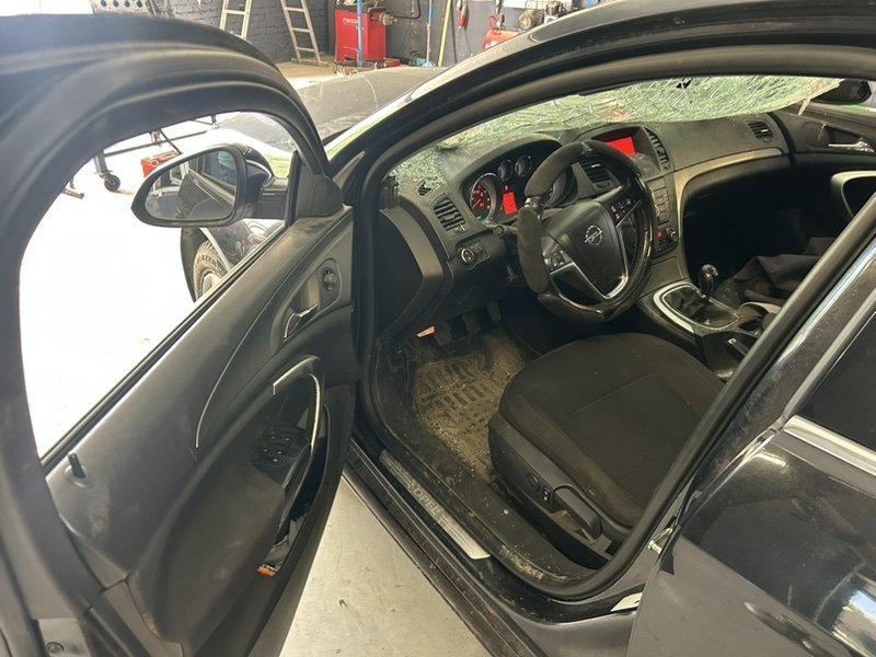Решетка вентиляционная правая Insignia 2012 G09 A16LET