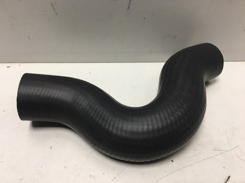 Патрубок радиатора верхний Vectra A  1988 - 1995