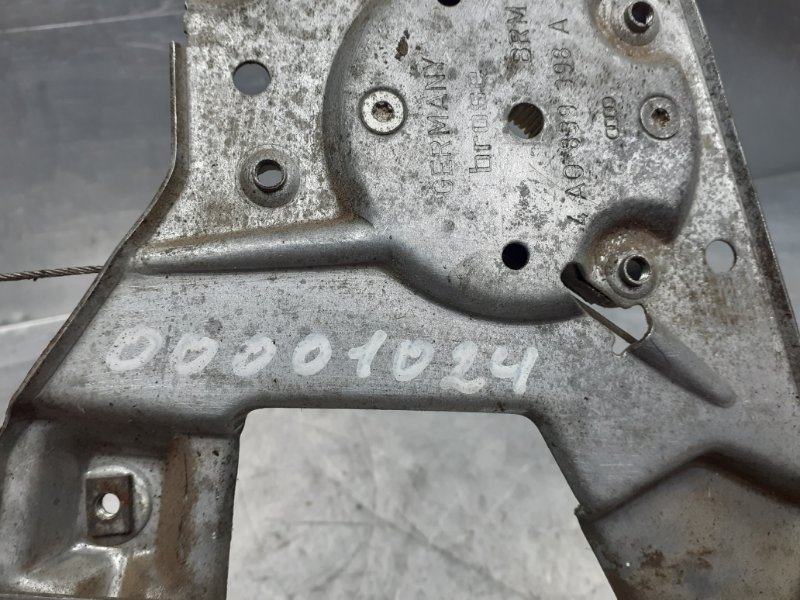 Стеклоподъемник электр. задний правый 100 [C4] 1991-1994