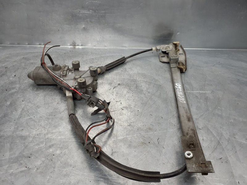 Стеклоподъемник электр. задний правый Passat [B3] 1988-1993