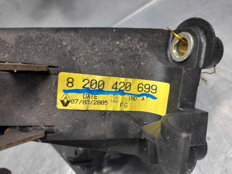 Педаль тормоза Laguna II 2001-2008 2005 v30 хетчбэк F4R714