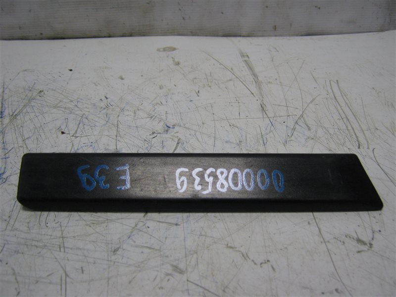 Запчасть молдинг переднего левого крыла BMW 5-серия E39 1995-2003 V303C 8184481 контрактная Молдинг переднего левого крыла BMW 5-серия E39 1995-2003 V303C 8184481 контрактная