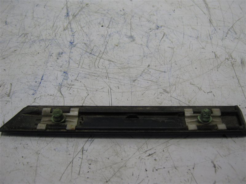 Молдинг переднего левого крыла BMW 5-серия E39 1995-2003 Молдинг переднего левого крыла BMW 5-серия E39 1995-2003