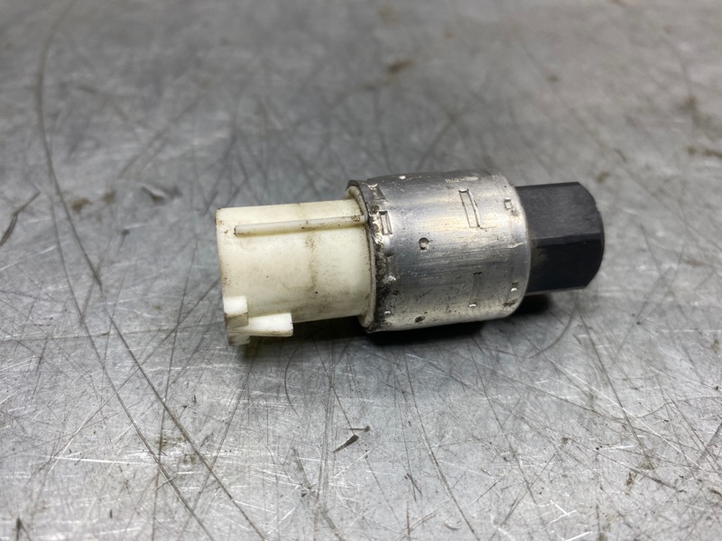 Запчасть датчик кондиционера FORD Focus II 2005-2008 2007 v48 хетчбэк 1 1016565 контрактная Датчик кондиционера FORD Focus II 2005-2008 2007 v48 хетчбэк 1 1016565 контрактная