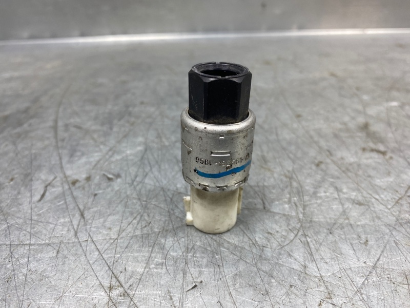 Датчик кондиционера Focus II 2005-2008 2007 v48 хетчбэк 1 Датчик кондиционера Focus II 2005-2008 2007 v48 хетчбэк 1