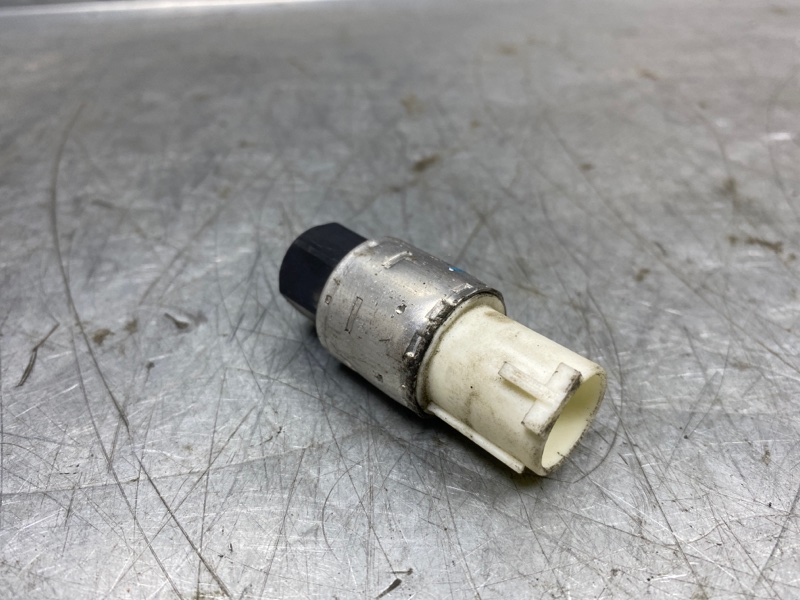 Датчик кондиционера Focus II 2005-2008 2007 v48 хетчбэк 1 Датчик кондиционера Focus II 2005-2008 2007 v48 хетчбэк 1