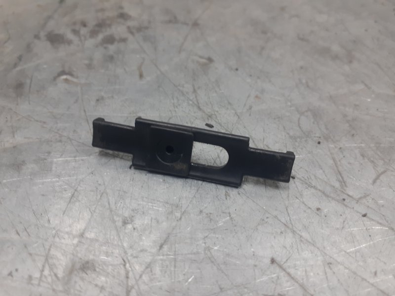 Крепеж A4 [B6] 2000-2004 2002 v38 СЕДАН 1